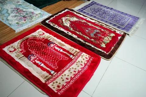 what is axminster carpet made of